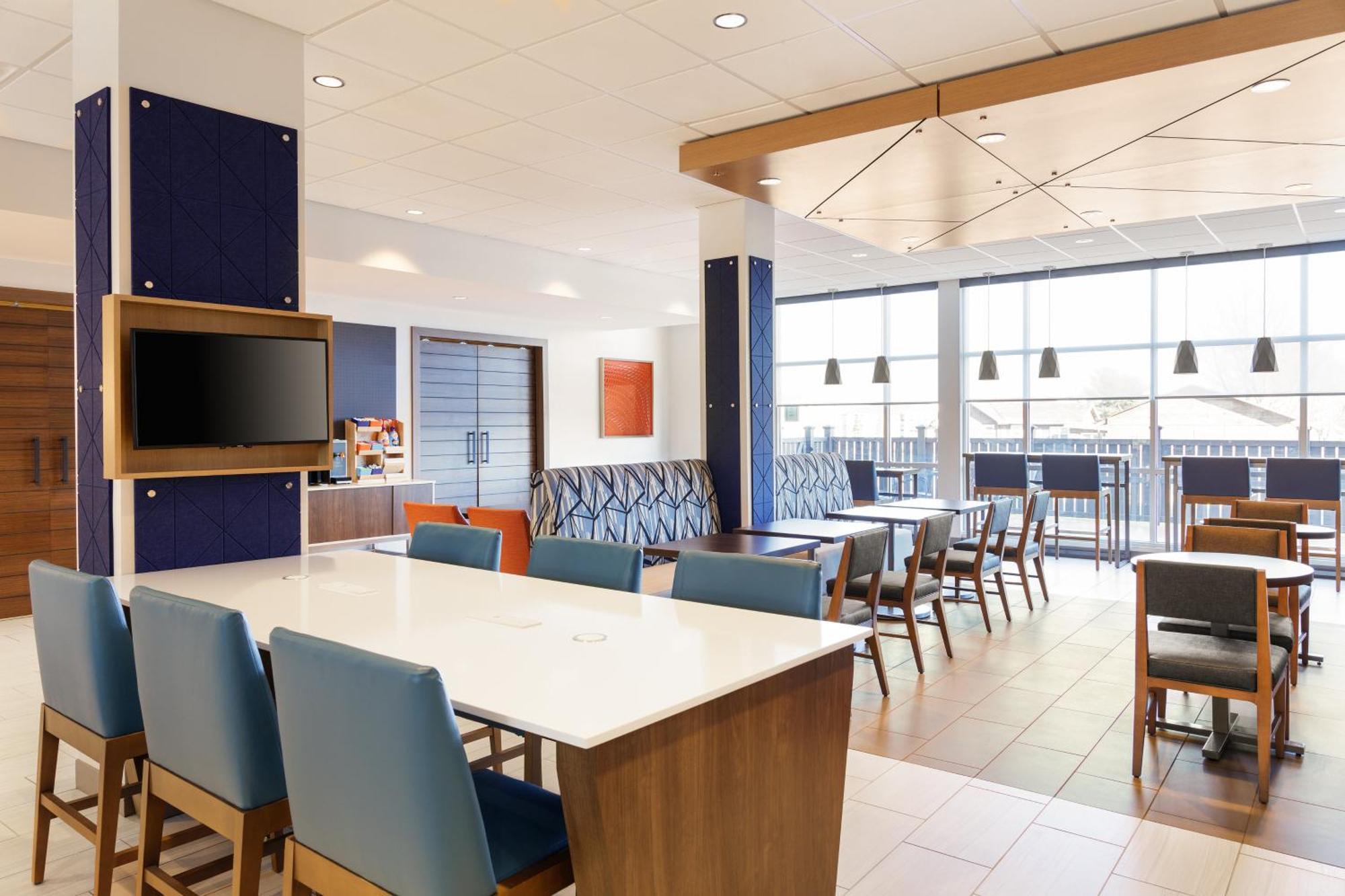 Holiday Inn Express & Suites Memphis East By Ihg Exterior photo